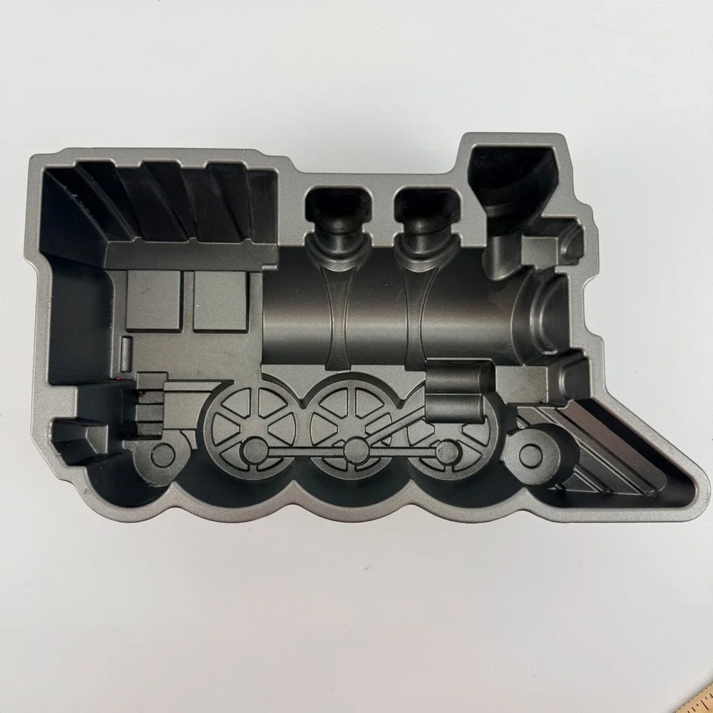 Nordic Ware Locomotive Pan 9 Cup‎ Cast Aluminum Train Cake Mold Made in USA Gray
